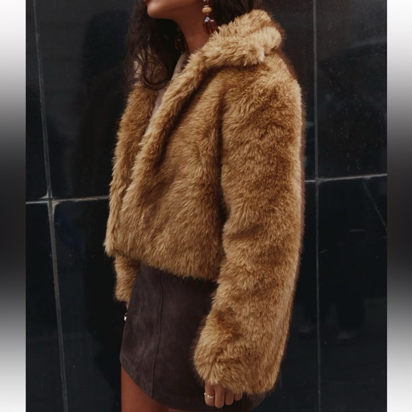 NWT H&M Divided Cropped Fluffy jacket faux fur coat small beige - Picture 2 of 3